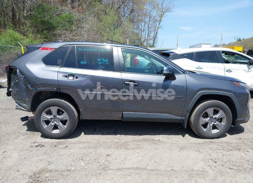 Photo 13 of 2022 Toyota Rav4 XLE (VIN 2T3P1RFV1NC266912)