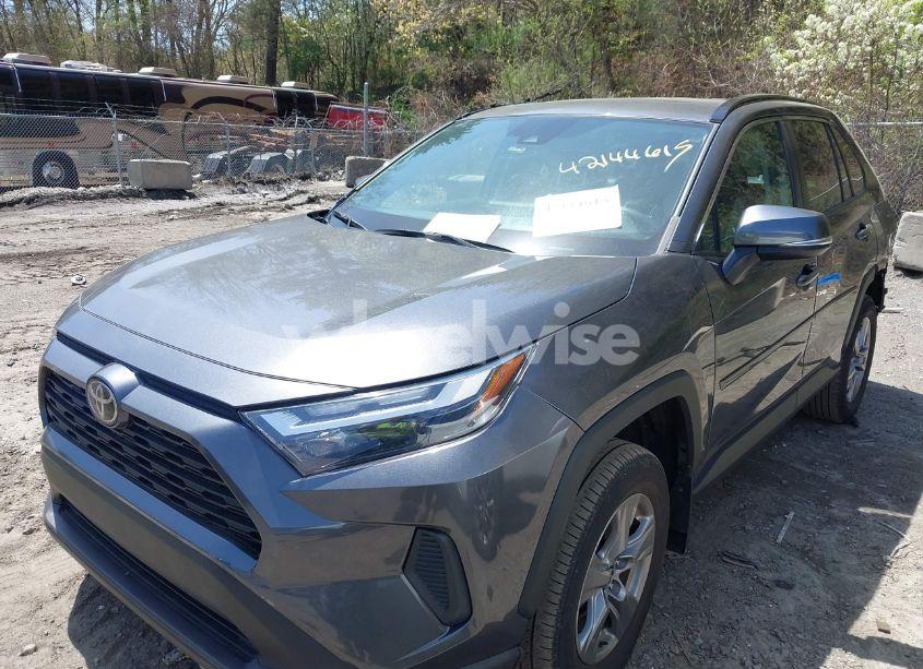 Photo 2 of 2022 Toyota Rav4 XLE (VIN 2T3P1RFV1NC266912)