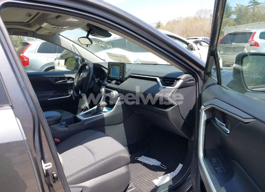 Photo 5 of 2022 Toyota Rav4 XLE (VIN 2T3P1RFV1NC266912)