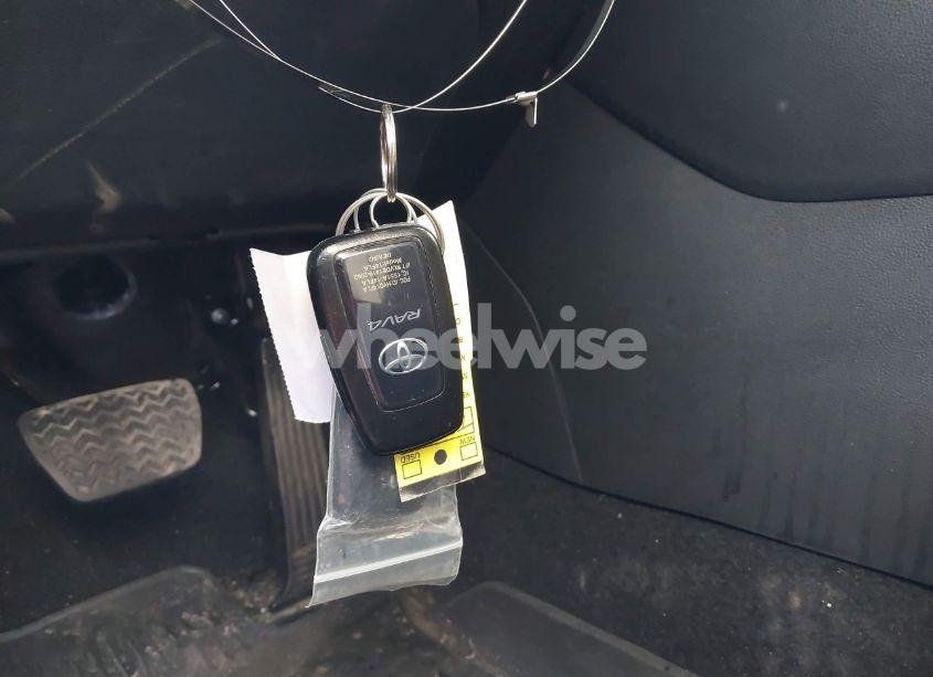 Photo 11 of 2022 Toyota Rav4 XLE (VIN 2T3P1RFV1NC271219)