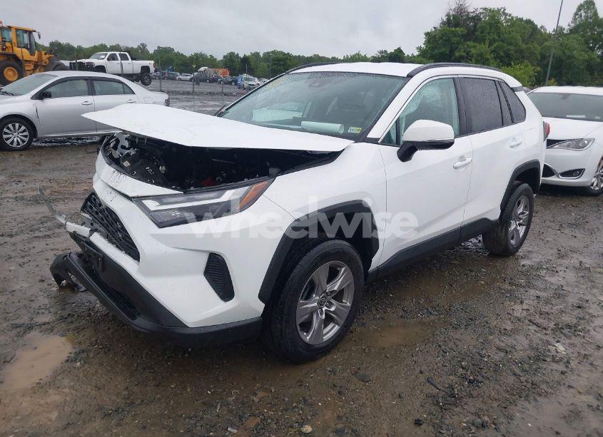 Photo 2 of 2022 Toyota Rav4 XLE (VIN 2T3P1RFV1NC275822)