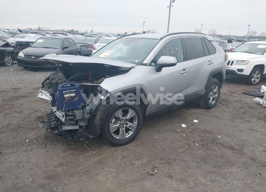 Photo 2 of 2022 Toyota Rav4 XLE (VIN 2T3P1RFV1NC282608)