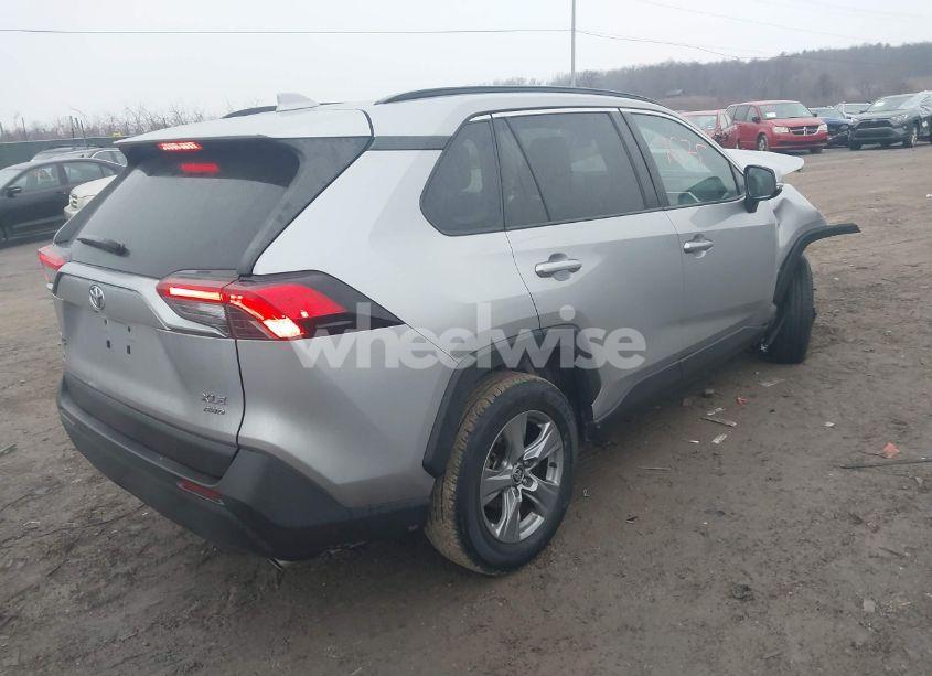 Photo 4 of 2022 Toyota Rav4 XLE (VIN 2T3P1RFV1NC282608)