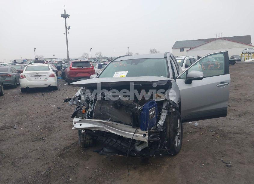 Photo 6 of 2022 Toyota Rav4 XLE (VIN 2T3P1RFV1NC282608)