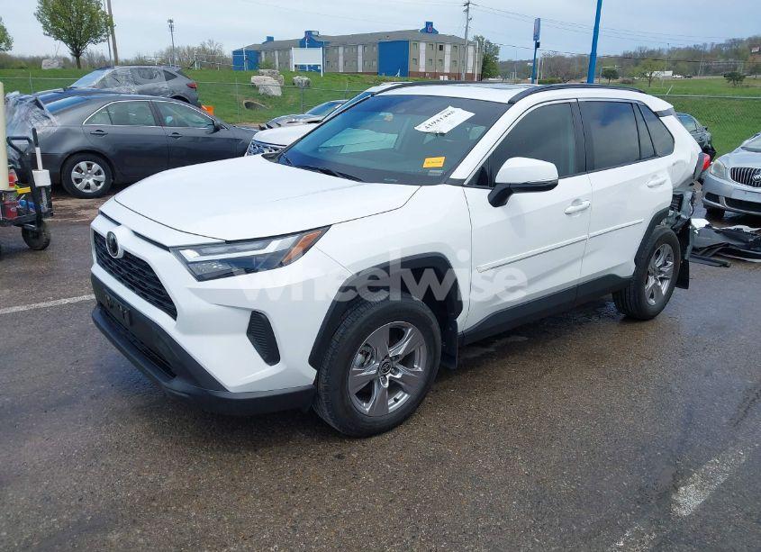 Photo 2 of 2022 Toyota Rav4 XLE (VIN 2T3P1RFV1NC316045)