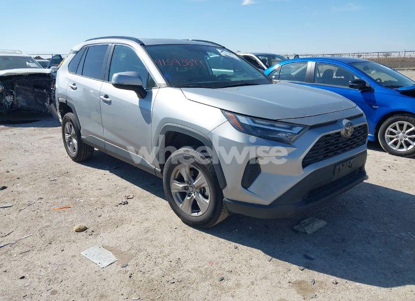 2022 Toyota Rav4 XLE (VIN 2T3P1RFV1NW260462) main photo