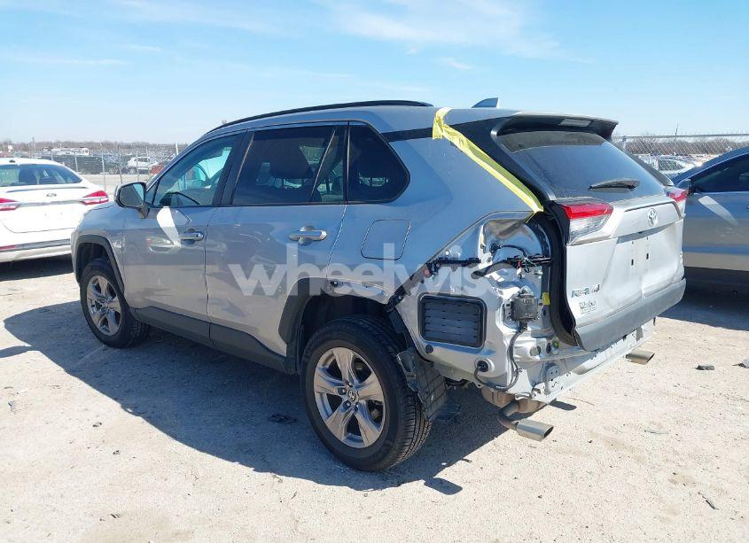 Photo 3 of 2022 Toyota Rav4 XLE (VIN 2T3P1RFV1NW260462)