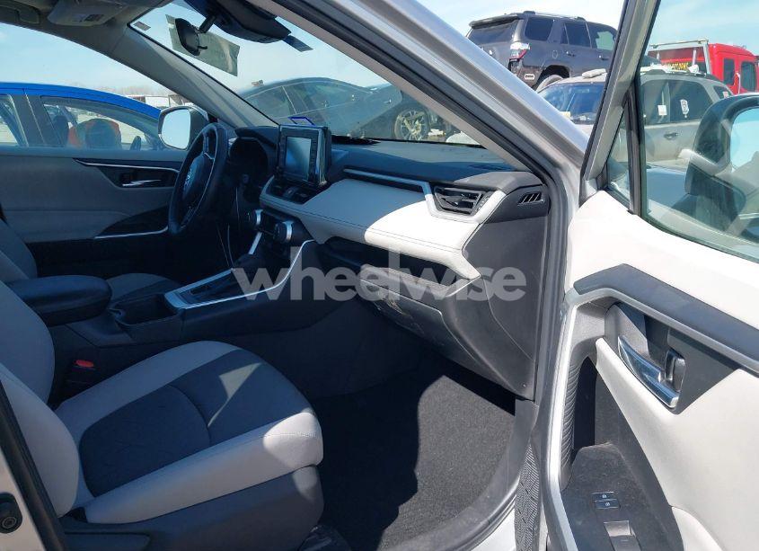 Photo 5 of 2022 Toyota Rav4 XLE (VIN 2T3P1RFV1NW260462)