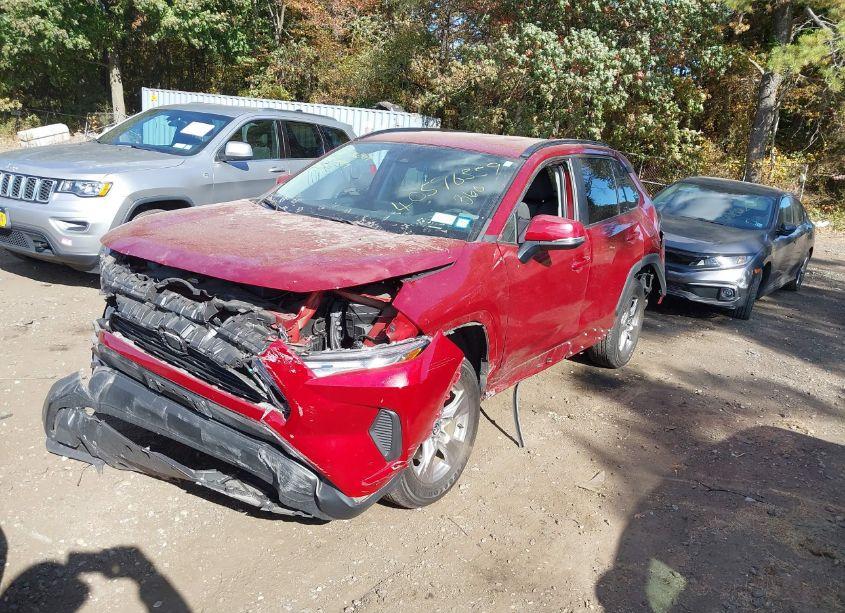 Photo 2 of 2022 Toyota Rav4 XLE (VIN 2T3P1RFV1NW304198)