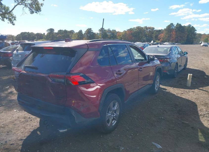 Photo 4 of 2022 Toyota Rav4 XLE (VIN 2T3P1RFV1NW304198)