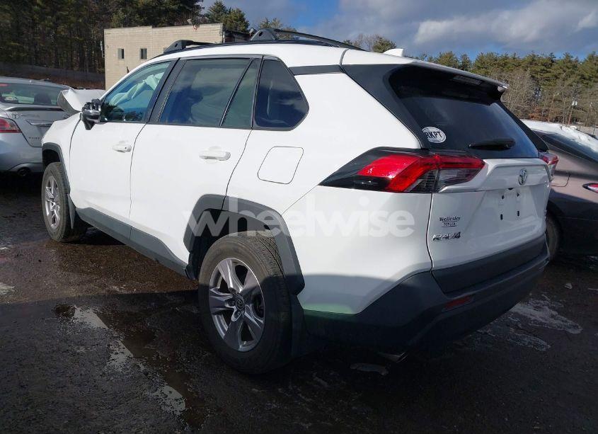 Photo 3 of 2022 Toyota Rav4 XLE (VIN 2T3P1RFV1NW325228)