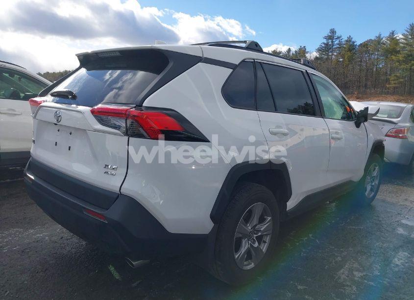 Photo 4 of 2022 Toyota Rav4 XLE (VIN 2T3P1RFV1NW325228)