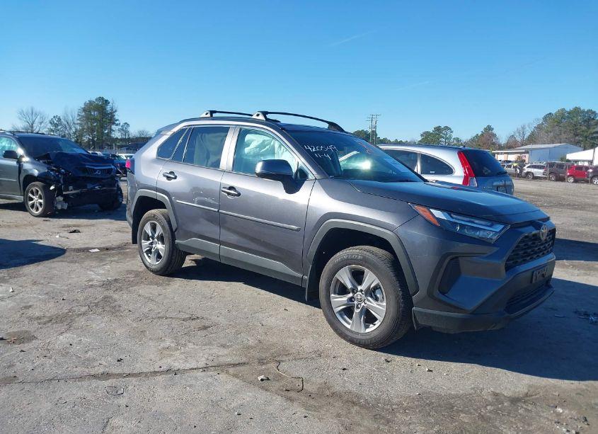 2024 Toyota Rav4 XLE (VIN 2T3P1RFV1RC408780) main photo