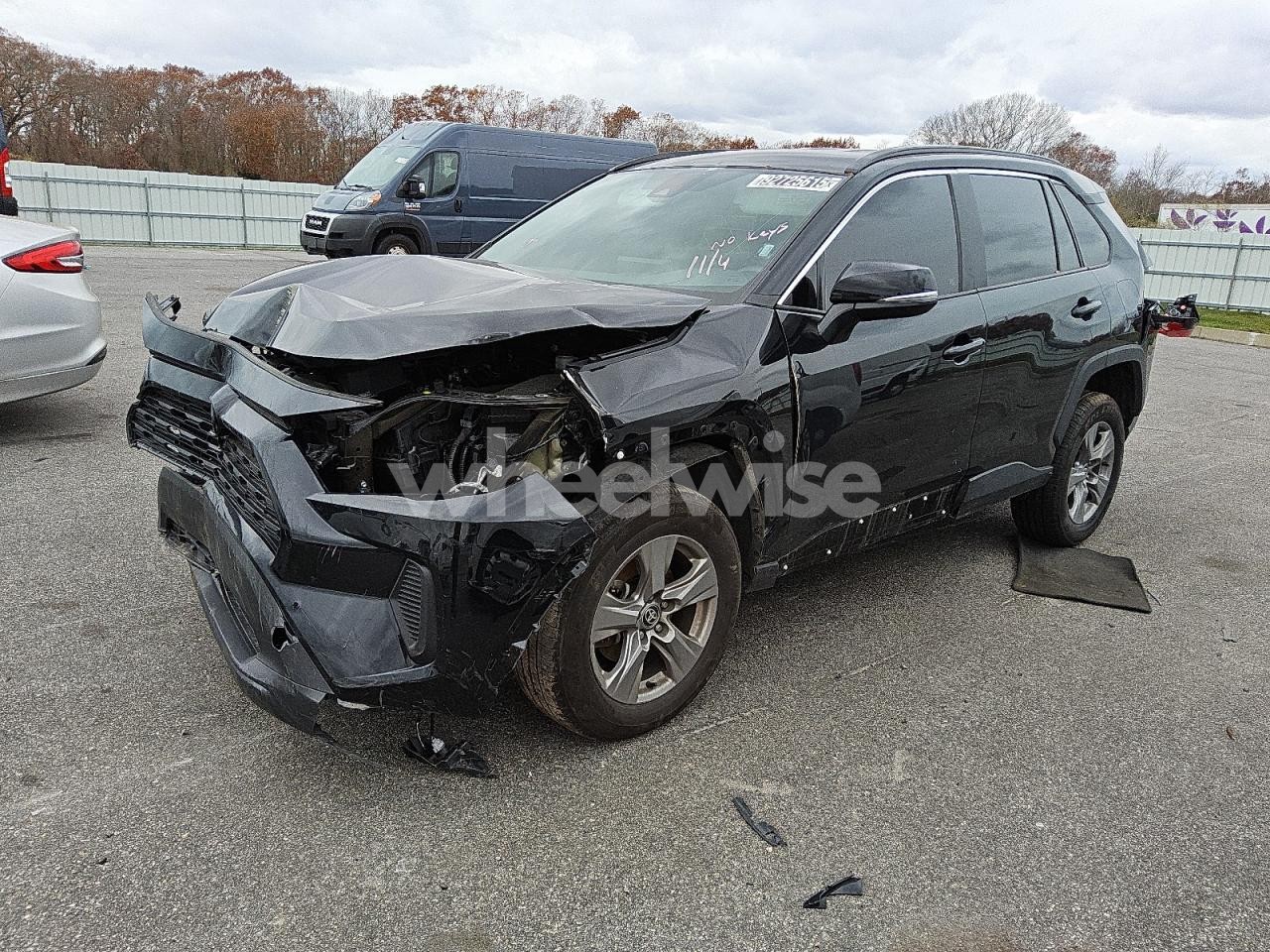 2024 TOYOTA RAV4 XLE (VIN 2T3P1RFV1RW471330) main photo