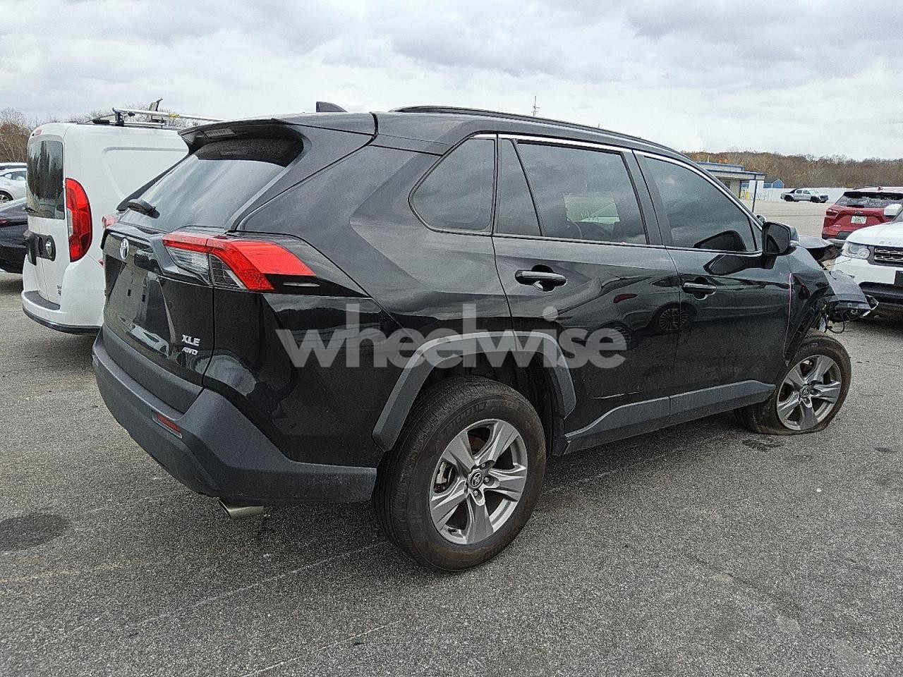 Photo 3 of 2024 TOYOTA RAV4 XLE (VIN 2T3P1RFV1RW471330)