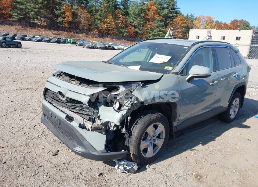 Photo 2 of 2019 Toyota Rav4 XLE (VIN 2T3P1RFV2KW040811)