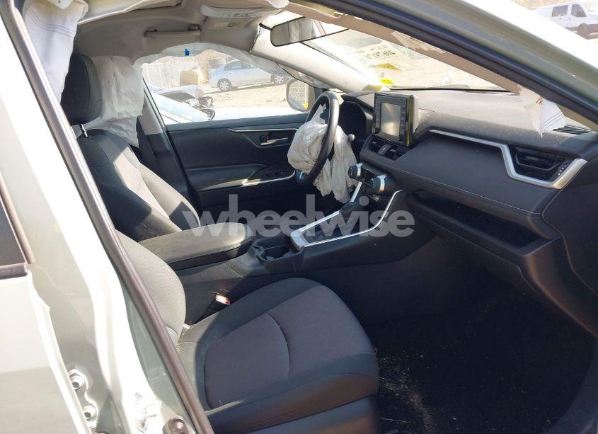 Photo 5 of 2019 Toyota Rav4 XLE (VIN 2T3P1RFV2KW040811)