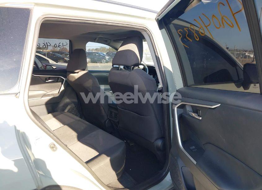 Photo 8 of 2019 Toyota Rav4 XLE (VIN 2T3P1RFV2KW074876)