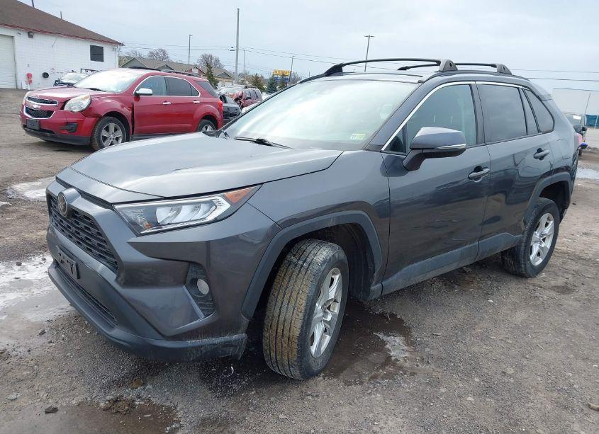 Photo 2 of 2020 Toyota Rav4 XLE (VIN 2T3P1RFV2LC072967)