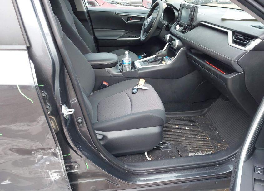 Photo 5 of 2020 Toyota Rav4 XLE (VIN 2T3P1RFV2LC072967)