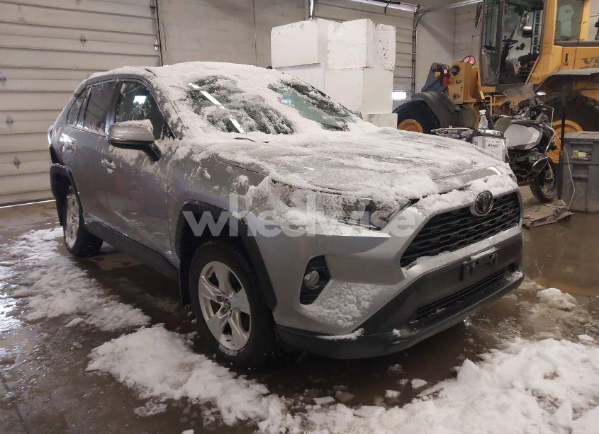 2021 Toyota Rav4 XLE (VIN 2T3P1RFV2MC145465) main photo