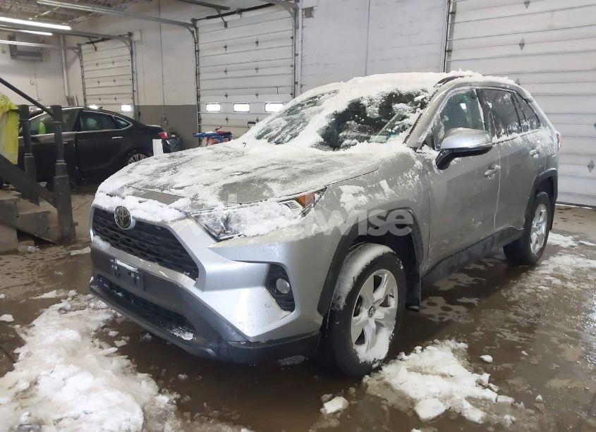 Photo 2 of 2021 Toyota Rav4 XLE (VIN 2T3P1RFV2MC145465)