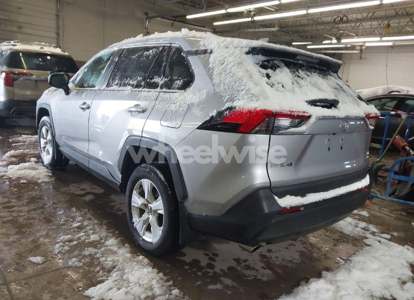 Photo 3 of 2021 Toyota Rav4 XLE (VIN 2T3P1RFV2MC145465)