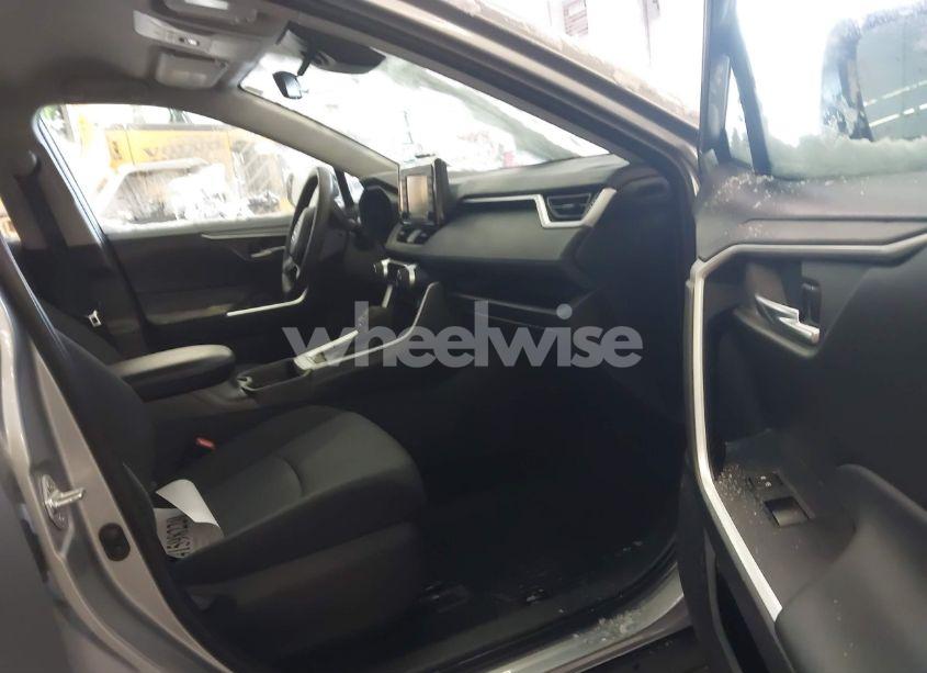 Photo 5 of 2021 Toyota Rav4 XLE (VIN 2T3P1RFV2MC145465)