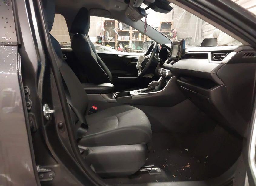 Photo 5 of 2021 Toyota Rav4 XLE (VIN 2T3P1RFV2MC164579)