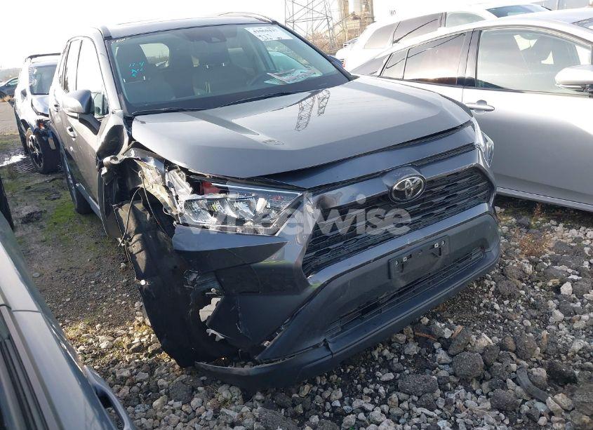 2021 Toyota Rav4 XLE (VIN 2T3P1RFV2MC165053) main photo