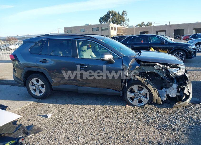 Photo 14 of 2021 Toyota Rav4 XLE (VIN 2T3P1RFV2MC165053)