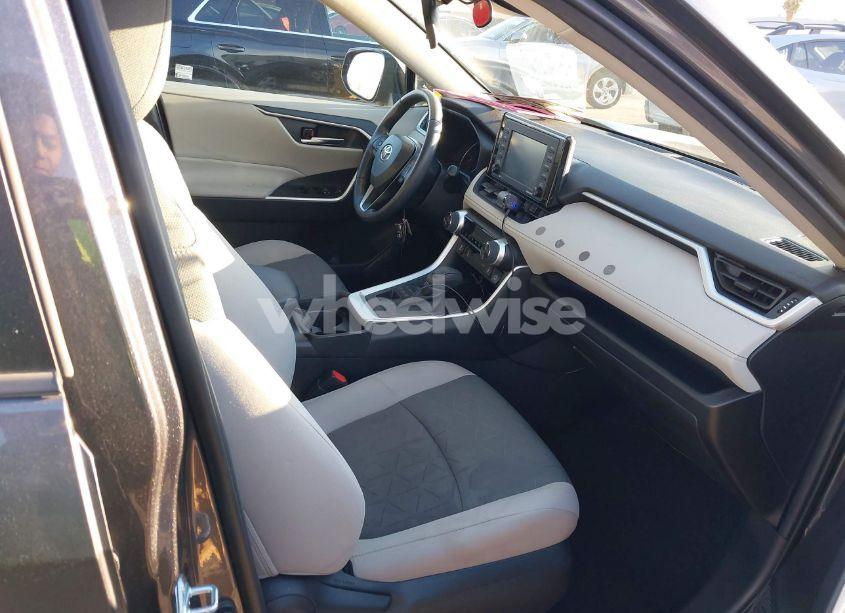 Photo 5 of 2021 Toyota Rav4 XLE (VIN 2T3P1RFV2MC165053)