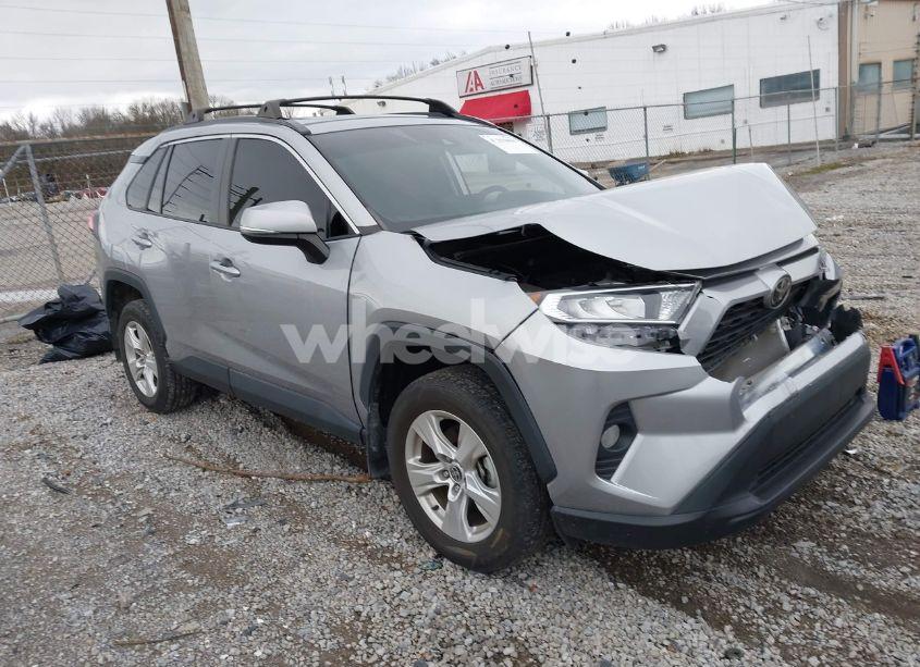 2021 Toyota Rav4 XLE (VIN 2T3P1RFV2MC189398) main photo