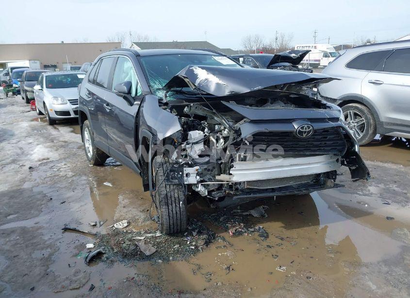 2021 Toyota Rav4 XLE (VIN 2T3P1RFV2MC246635) main photo