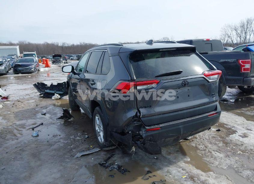 Photo 3 of 2021 Toyota Rav4 XLE (VIN 2T3P1RFV2MC246635)