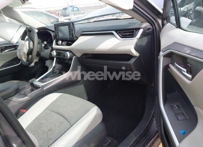 Photo 5 of 2021 Toyota Rav4 XLE (VIN 2T3P1RFV2MC246635)