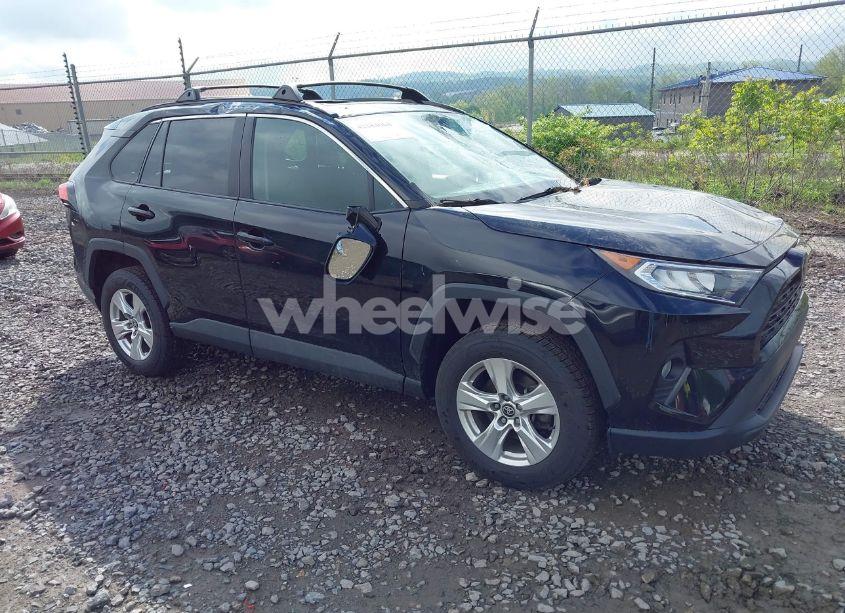 2021 Toyota Rav4 XLE (VIN 2T3P1RFV2MC248806) main photo
