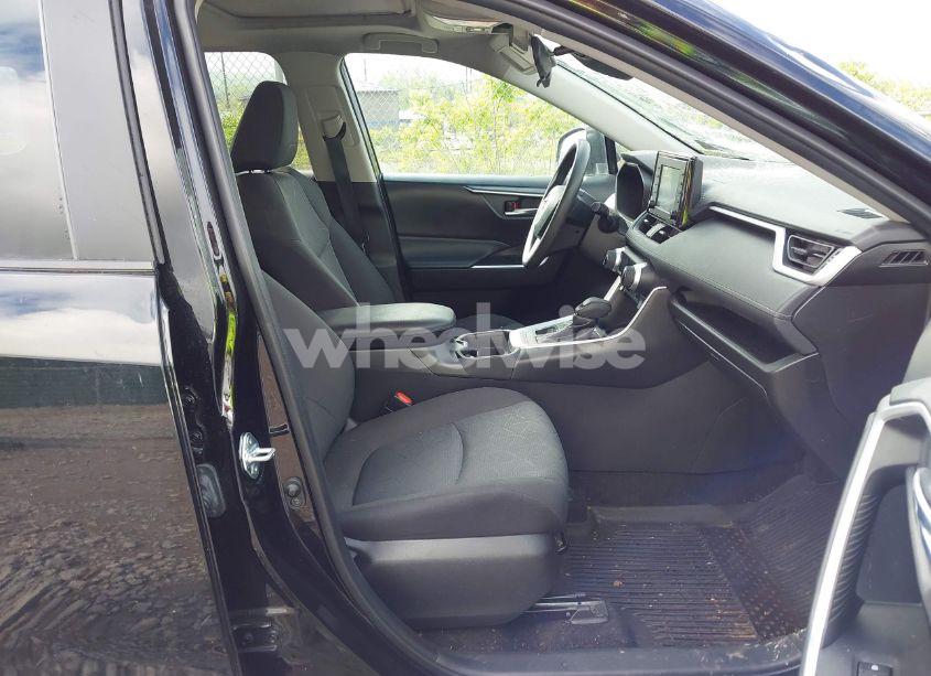 Photo 5 of 2021 Toyota Rav4 XLE (VIN 2T3P1RFV2MC248806)