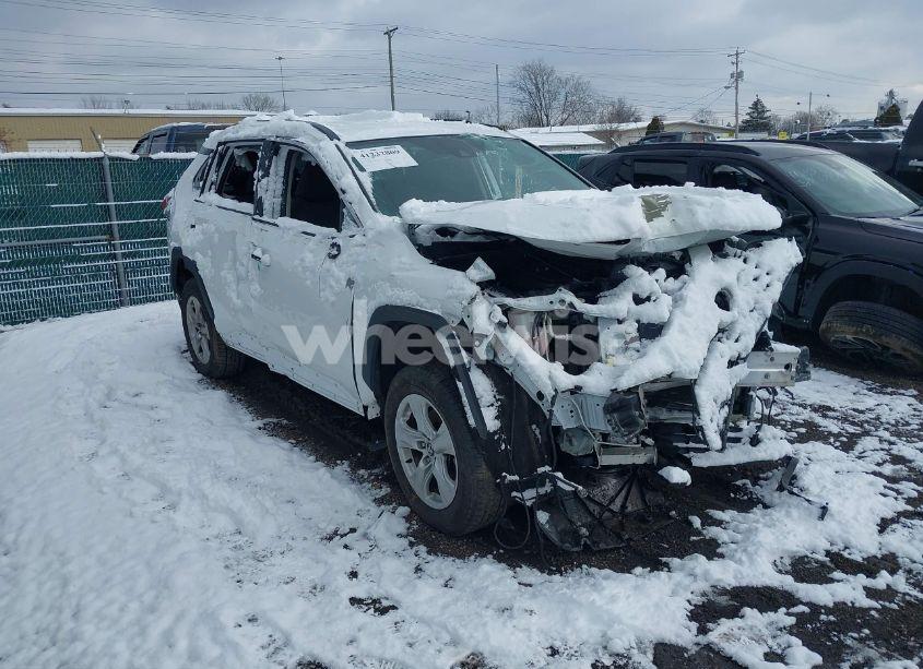 2021 Toyota Rav4 XLE (VIN 2T3P1RFV2MW161602) main photo