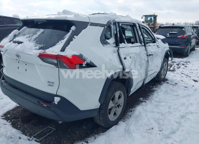 Photo 4 of 2021 Toyota Rav4 XLE (VIN 2T3P1RFV2MW161602)
