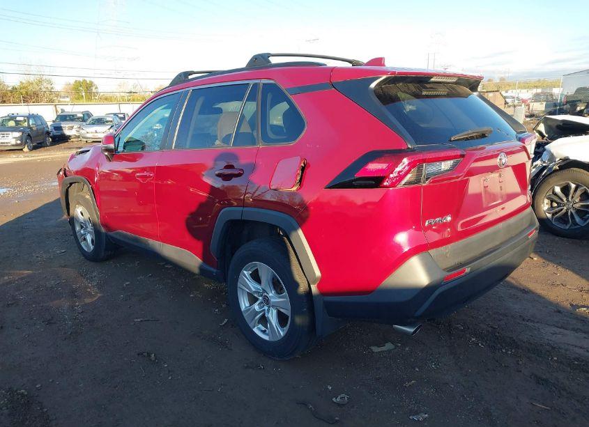 Photo 3 of 2021 Toyota Rav4 XLE (VIN 2T3P1RFV2MW175421)