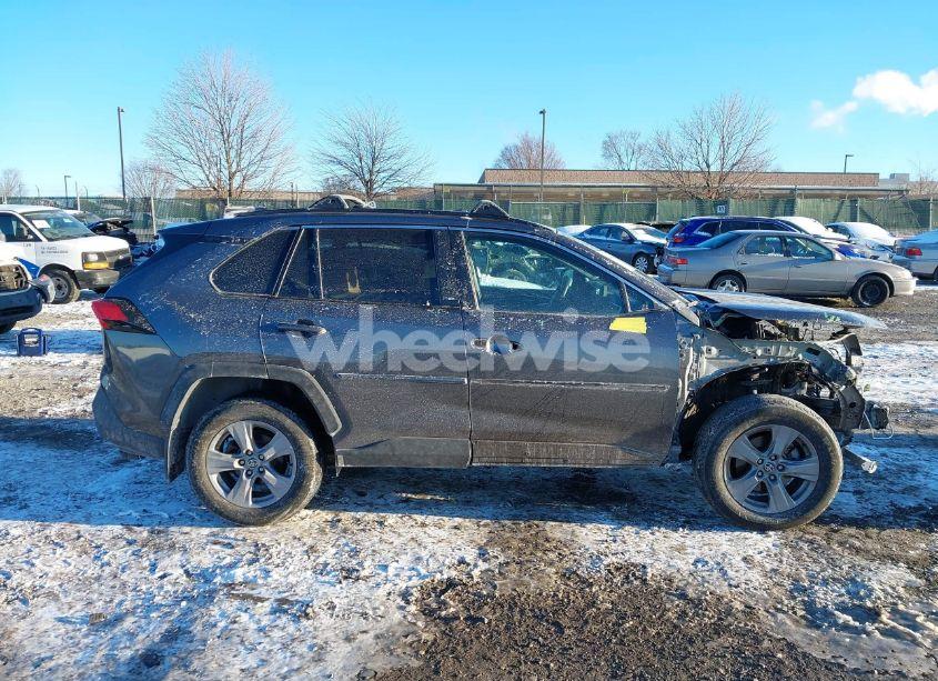 Photo 14 of 2022 Toyota Rav4 XLE (VIN 2T3P1RFV2NC270287)