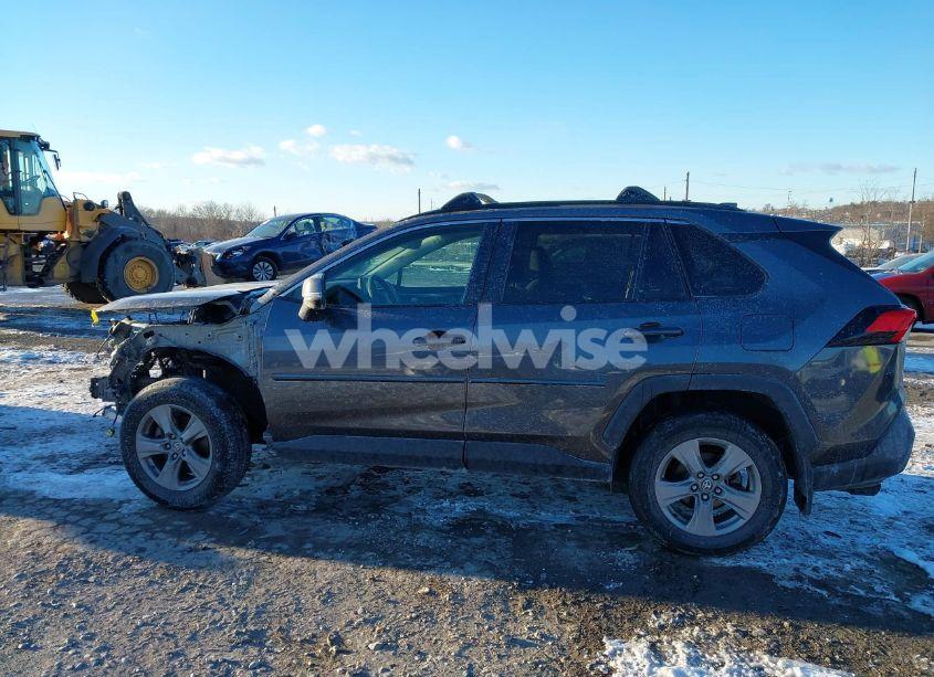 Photo 15 of 2022 Toyota Rav4 XLE (VIN 2T3P1RFV2NC270287)