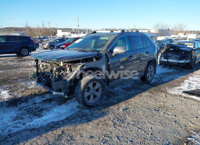 Photo 2 of 2022 Toyota Rav4 XLE (VIN 2T3P1RFV2NC270287)