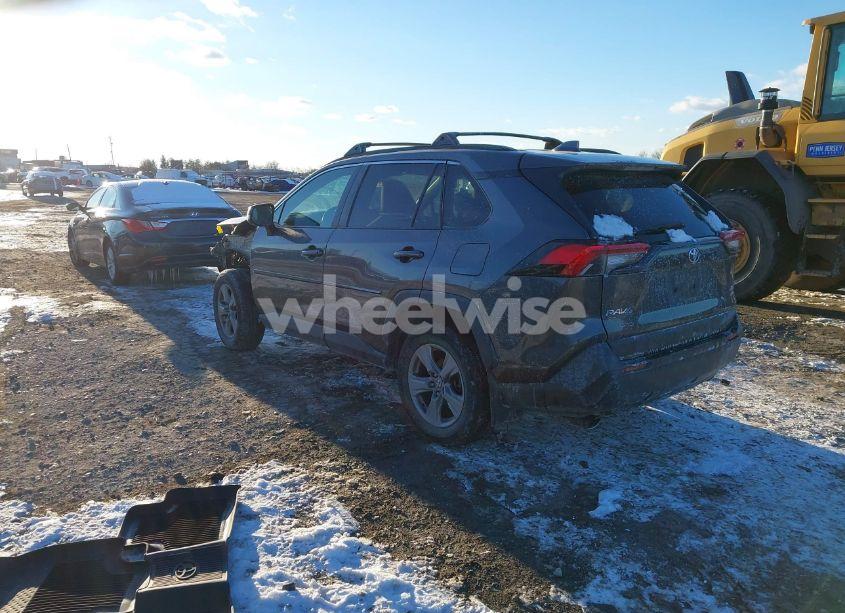 Photo 3 of 2022 Toyota Rav4 XLE (VIN 2T3P1RFV2NC270287)