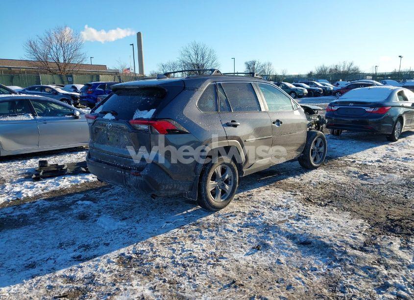 Photo 4 of 2022 Toyota Rav4 XLE (VIN 2T3P1RFV2NC270287)