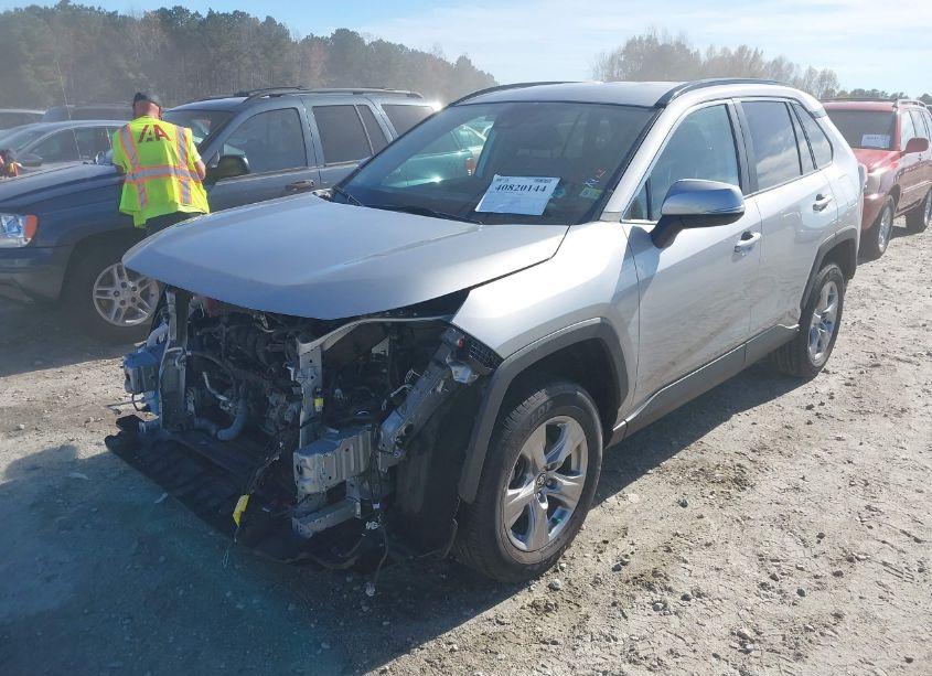 Photo 2 of 2022 Toyota Rav4 XLE (VIN 2T3P1RFV2NC274419)