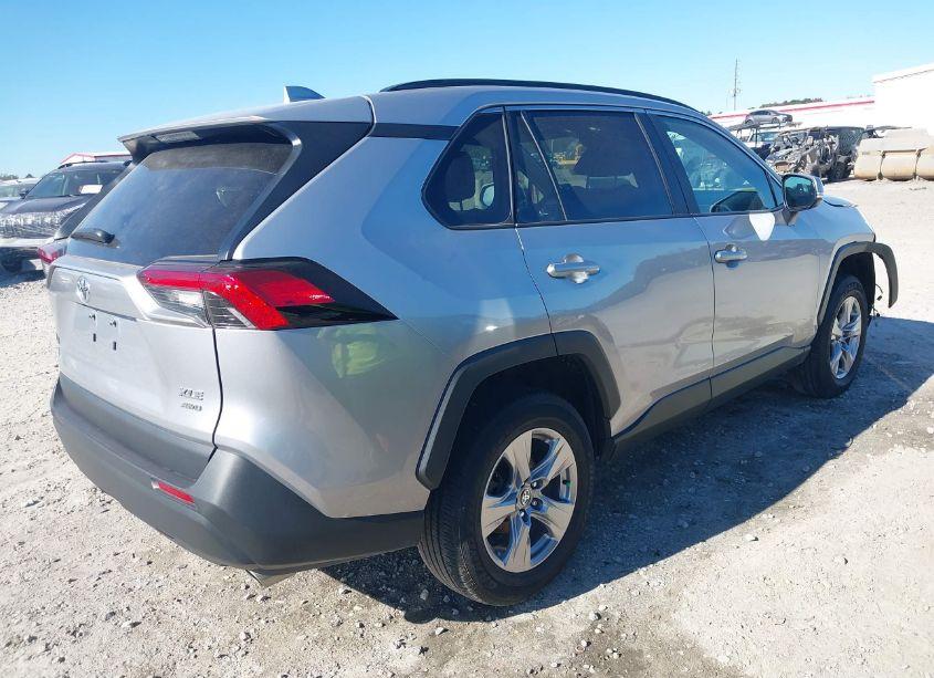 Photo 4 of 2022 Toyota Rav4 XLE (VIN 2T3P1RFV2NC274419)