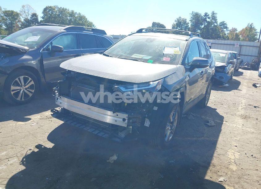 Photo 2 of 2022 Toyota Rav4 XLE (VIN 2T3P1RFV2NC311260)