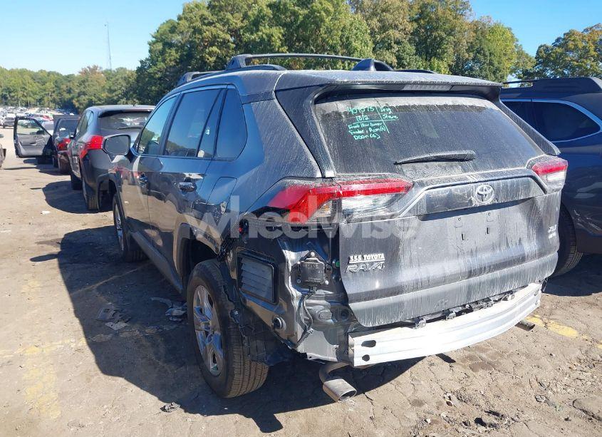 Photo 3 of 2022 Toyota Rav4 XLE (VIN 2T3P1RFV2NC311260)